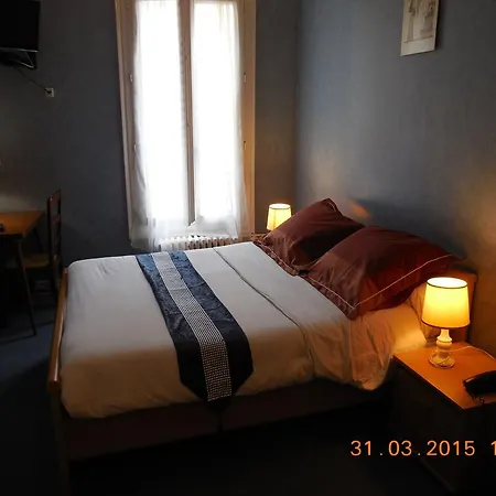 Hotel Le Petit Chateau Proche Parc Des Expositions Porte De Versailles 2*