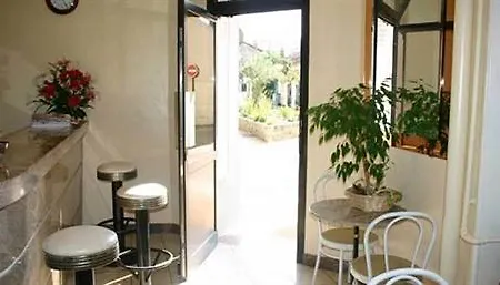 Le Petit Chateau Proche Parc Des Expositions Porte De Versailles Hotel
