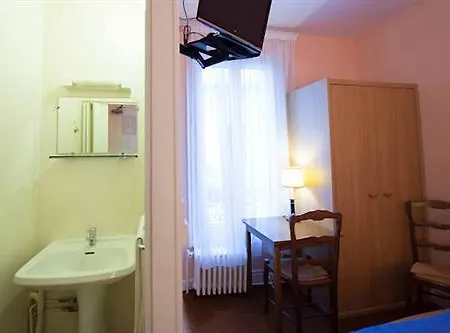 Le Petit Chateau Proche Parc Des Expositions Porte De Versailles Hotel 2*