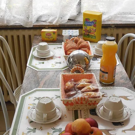 Hotel Le Petit Chateau Proche Parc Des Expositions Porte De Versailles 2*